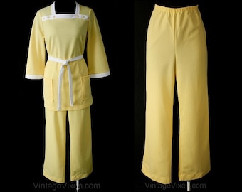 Size 10 Kitsch 60s Yellow Leisure Suit - Polyester Knit Ladies Shirt Pant - 1960s Two-Piece Theme Party Outfit - Bust 36.5 NOS Deadstock