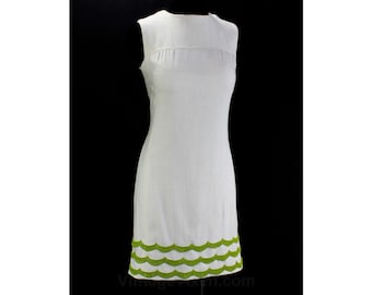 1960s Summer Dress - Cute 60s White Sheath - Mod Sleeveless Shift - Pistachio Green Scalloped Hem - Preppie Chic - Size 4 Bust 34 - 46206