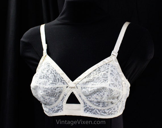 32B 1950s Rocket Bra Sexy Sheer White Lace & Circular Stitching Pointy Cups  Satin 50s Pin Up Girl 32 B Exquisite Form NOS Deadstock -  Portugal