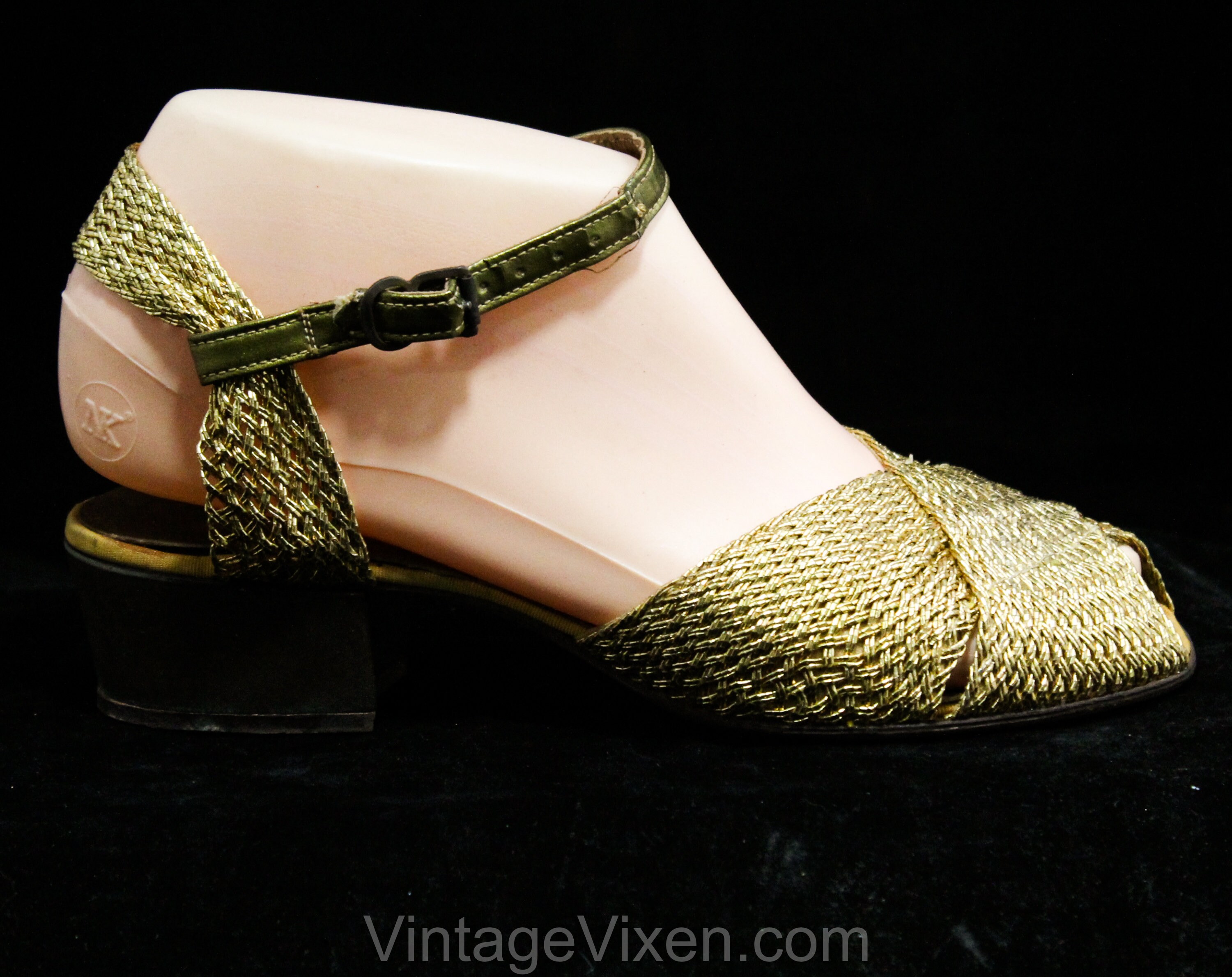 ladies gold sandals size 4