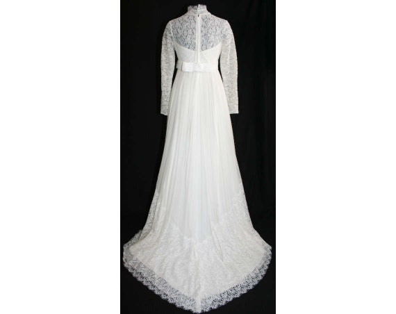Size 10 Wedding Dress - Elegant White Chiffon & L… - image 9