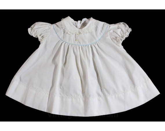 1950s Infant Dress with Daisy Embroidery - Newbor… - image 1