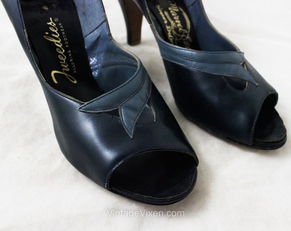 1940s Blue Shoes - Navy Two Tone WWII Leather Pum… - image 2