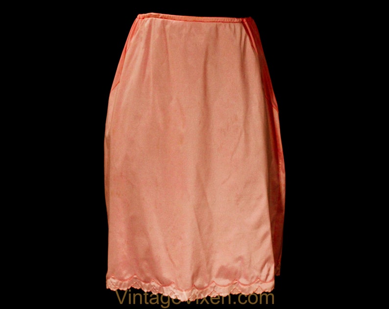 Pastel 60s Nylon Tricot Skirt Style Scalloped Hem Sweet 1960s Lingerie Size 10 Peach Half Slip Waist to 34 Medium Large Van Raalte