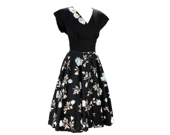 1950s Roses Dress - Mid Century 50s Glamour - Black Fitted Bodice & Full Skirt - Sky Blue Long Stemmed Roses Print - Size 8 Waist 27