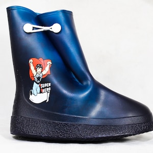 Botas de agua de superhéroes para niños, talla 11, auténticas botas de lluvia para niños de los años 60 con astronauta de dibujos animados, cubrebotas de goma impermeables, stock de saldos de los años 60