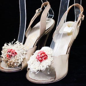 1940s Neutral Shoes with Pink Flower Accent Clips - Small Size 4.5 High Heels - 40s Beige Leather Pumps - 40s Deadstock by Foot Flairs