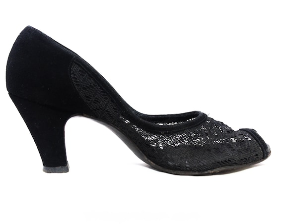 Size 5.5 1940s Black Suede Shoes with Seductive S… - image 1