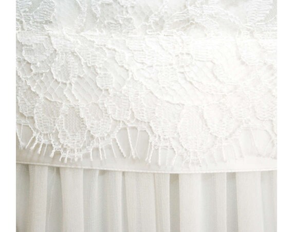 Size 10 Wedding Dress - Elegant White Chiffon & L… - image 5