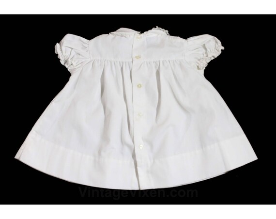 1950s Infant Dress with Daisy Embroidery - Newbor… - image 5