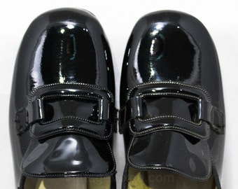 Girl's Size 13.5 Shoes - Glossy Black Faux Patent Leather - Round Toe - 1960s Mod Big Kid Child's Shoe - Faux Buckle - 60s Deadstock NIB