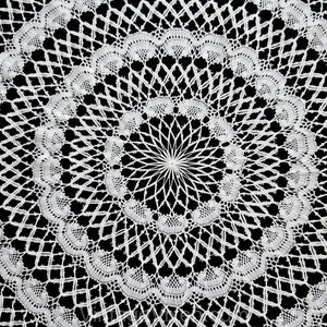 Charming Antique Tablecloth - Edwardian Dining Room Round Crochet Lace Centerpiece - Gorgeous Early 1900s Cotton Circle - Natural White