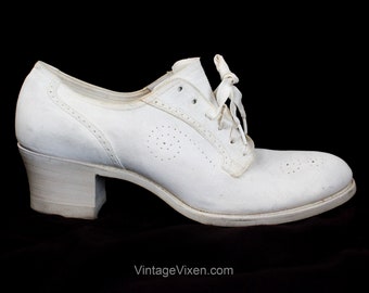 White 1930s Shoes - Size 6.5 30's Oxfords with Lace Up & Piercing - 1930s 1940s Suede 6 1/2 AAAA - 30s 40s Art Deco Curliques - Wooden Heels