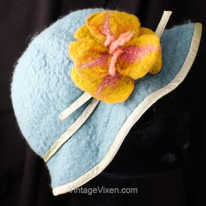 Flapper Cloche Hat - Hand Felted Blue Deco Style Bell Shaped Hat with Single Ochre Flower - Y2K Does 1920&#39;s Summer Hat - Great Gatsby