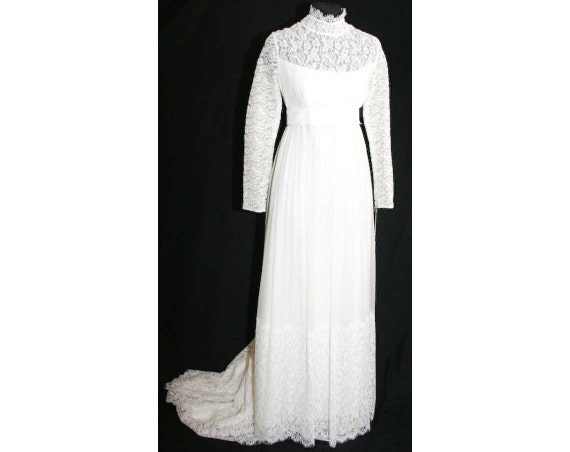 Size 10 Wedding Dress - Elegant White Chiffon & L… - image 1