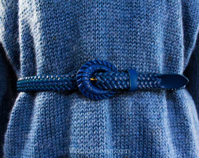 Bust 40.5 Leather Belt Size 10 Blue Mohair Sweater 1980s Silky Soft Pullover V Neck /& Slouchy Casual Boyfriend Style Winter Spring