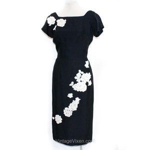 1950s Cocktail Dress - Navy Blue Silk & White Lace Appliques - 50s Short Sleeve Tailored Hourglass Fitted Sheath - Square Neck - Waist 27.5