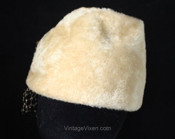 1960s Neutral Hat with Starburst Rhinestone Accen… - image 7