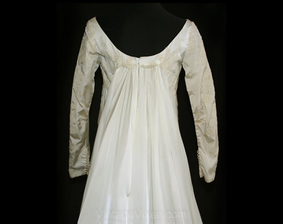 1950s Wedding Dress with Lace Bodice & Watteau Tr… - image 9