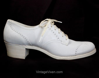 1930s White Shoes - Size 6 Oxfords with Lace Up & Piercing - Deadstock Leather Pumps - 30s 40s Art Deco Swing Era - Wooden Heels - 6AAA