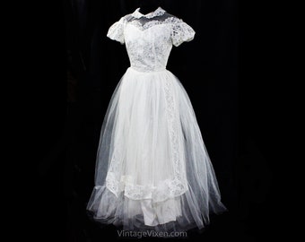 1950s Wedding Dress - Bouffant White 50s Bridal Gown - Short Puffed Sleeve - V Waist - Lace & Tulle Debutante - Spring Summer - Waist 26.5