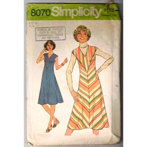1970s Dress Sewing Pattern - 70s Casual A-Line Sheath with Chevron Design - Complete - Bust 34 Simplicity 8070 - Misses Size 12 ca. 1977
