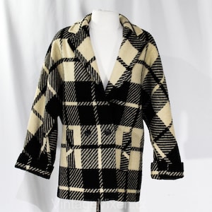 Size 10 Oversized Plaid Wool Coat - Street Chic 1990s Jacket - Black & Beige Medium Size 80s 90s Hip Length Overcoat with Pockets - Bust 42