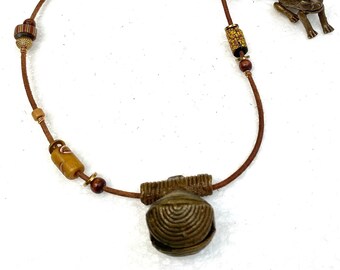 Collar de cuentas de campana de Ghana, estilo bohemio de cuero ajustable