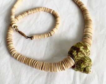 Collar Heishi graduado de concha con perla de concha - ENVÍO GRATIS EE. UU. -