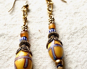 Pendientes colgantes de cuentas vintage con ganchos chapados en oro, fabricados en EE. UU.