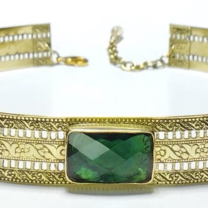 Coroa de latão gravada: pedras turquesa verde, rei renascentista