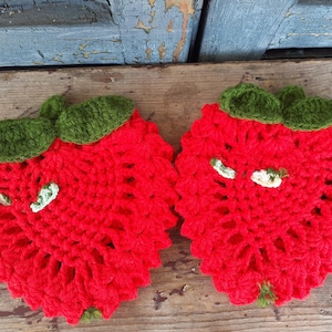 Vintage Hand Crocheted  Strawberry Pot Holders Set of 2 Hostess Gift Rustic Country