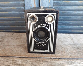 EASTMAN KODAK 社製　TARGET  SIX 16 Kodak Brownie Target Six-16 Camera Information | The Brownie