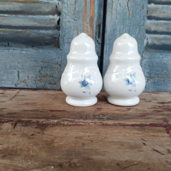 pfaltzgraff poetry salt and pepper pair ironstone shabby country