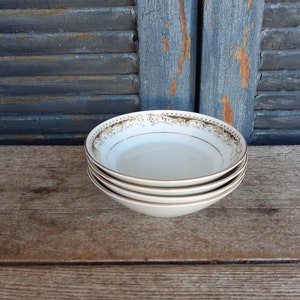 Vintage Signature Collection Queen Anne berry bowls set of 4