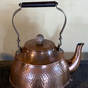 Handmade Japanese Copper Yakan Kettle – Hammered Gold-Tone Finish with Wooden Handle, Vintage Tea Brewing Pot