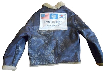 1940s Authentic MUSEUM QUALITY WWII WW2 Vintage D-1 Blood Chit Korean War Military Flight Bomber Pilot Leather Mouton Blouson Jacket Size 40