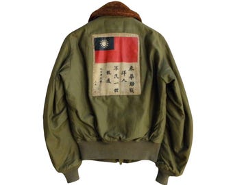 Authentic MUSEUM Quality Vintage AAF – Blood Chit, Name Patch, USAF Mark  Military Flight Bomber Pilot Leather Blouson Jacket Size: