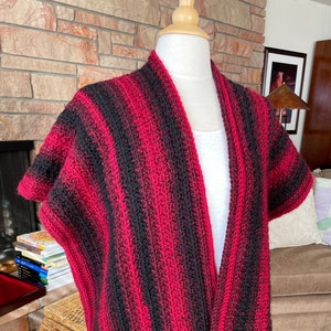 RUANA KIMONO CARDI Sweater Jacket in Shades of Red and Black, Acrylic and Wool, Easy On and Off, One Size