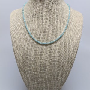 Choker / collier scintillant daigue-marine, perles délicates de 2,5 mm de différentes nuances daqua, fermoir à homard argenté, réglable et choix de longueurs image 7