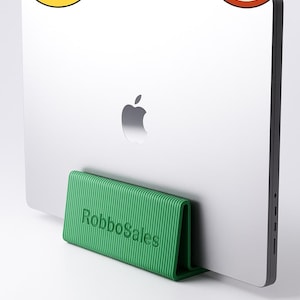 MacBookノートパソコン用ミニマリスト縦型ノートパソコンスタンド、省スペースデスクオーガナイザー、滑り止め脚、ソフトライナー、カラー選択、カスタムネーム