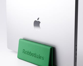 Minimalistischer, vertikaler Laptopständer für MacBooks, platzsparender Schreibtischorganizer, rutschfeste Füße, weiche Einlage, Farbauswahl und individueller Namenswunsch