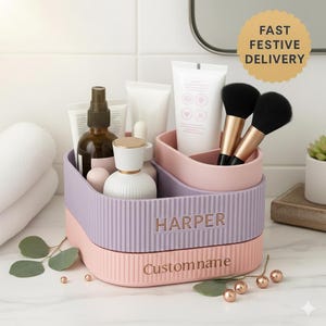 Moderne geribbelde opberger voor make-up en huidverzorging op twee niveaus Minimalistisch bureau of badkamerhouder herfstcadeau voor haar/hem
