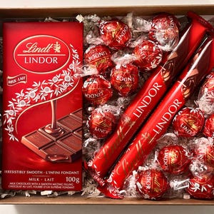 Milk Lindt Chocolate Gift Box, Mothers Day Gift, Personalised Chocolate Hamper, Birthday Gift, Hug in a box, Sweet Market Gift