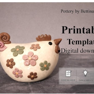 Könnte beinhalten: Keramik-Hühnerfigur mit cremefarbenem Körper, verziert mit braunen, rosa und grünen Blumenmotiven. Das Huhn hat einen braunen Kamm und Schnabel sowie ein rosa-braunes Schneckendetail. Text: "Printable Template Digital download".