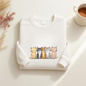 Sweat-shirt ras du cou avec chat kawaii - Cinq amis chatons brodés, pull pastel doux pour les amoureux des chats, idée cadeau douillette