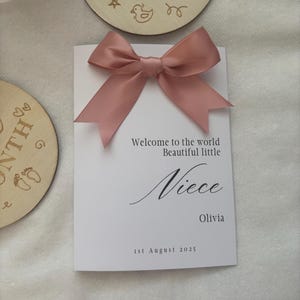 Bienvenido al mundo / Bebé niño / Bebé niña / Hermana / Sobrina / Sobrino / Hermano / Tarjeta personalizada / Impresiones A6 / Tarjetas de lujo con lazos /