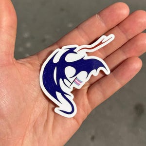 Sticker Dragon Trans – Créature flamboyante avec drapeau trans