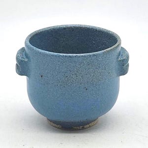 Liten vintage, blåklintblå keramik Wabi Sabi te-/espressokopp signerad av HAE SUNG