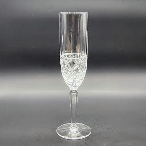 ヴィンテージ マーキス バイ ウォーターフォード 9.25インチ「ブレイディ」鉛フリークリスタル製 6オンス シャンパングラス。ボックスクロス模様、廃盤モデル。